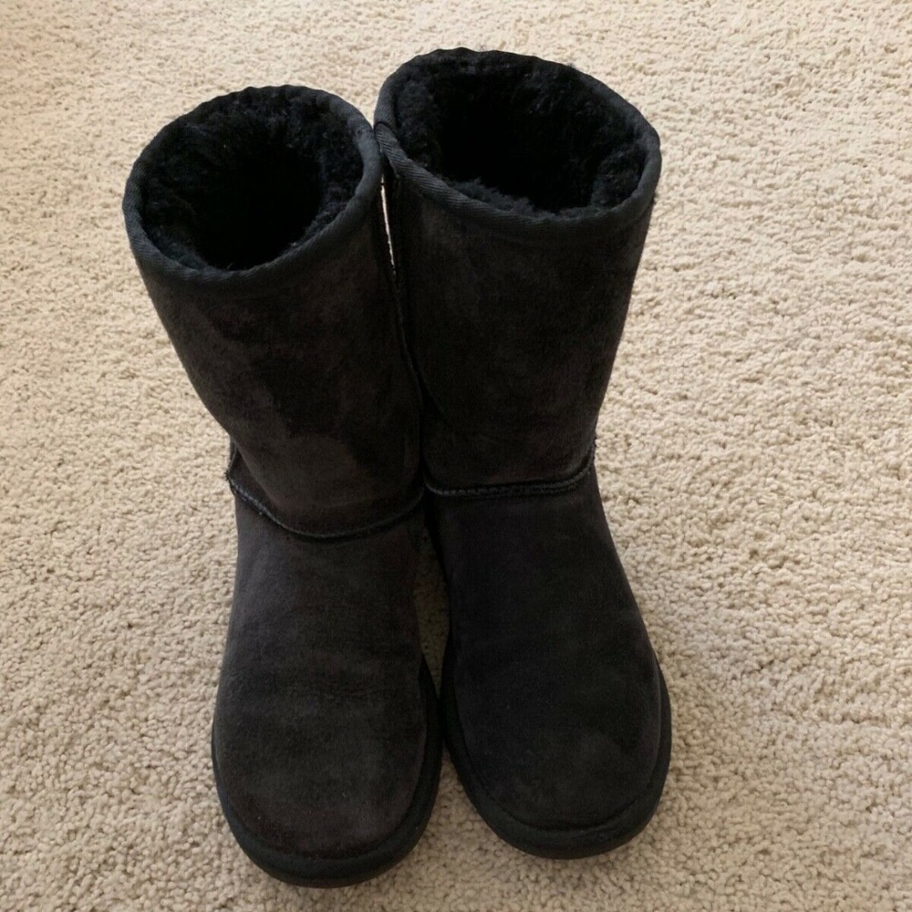UGGs Classic Short Black Women's Size 6